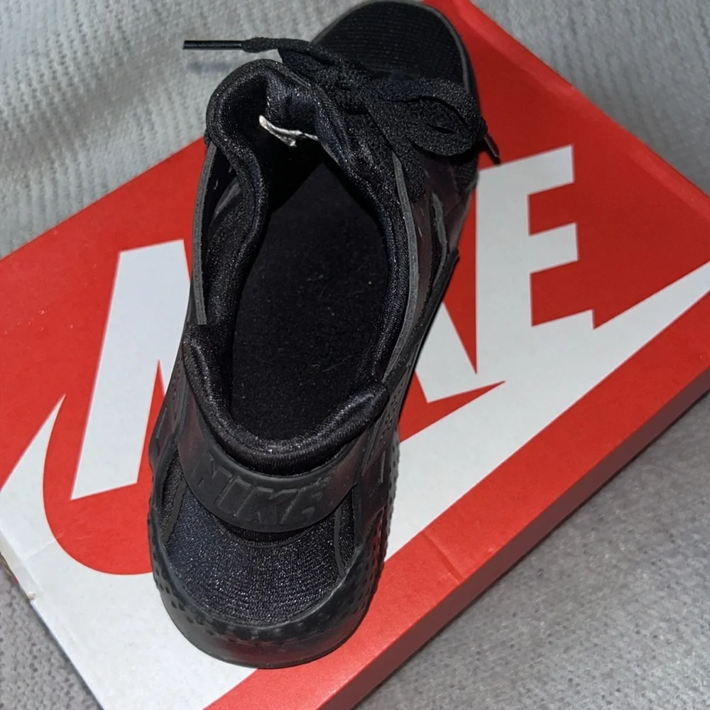 NIKE Huarache - Picture 3 of 5